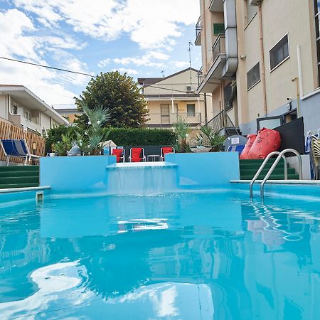 Hotel A Casa Nostra Rimini Exteriör bild