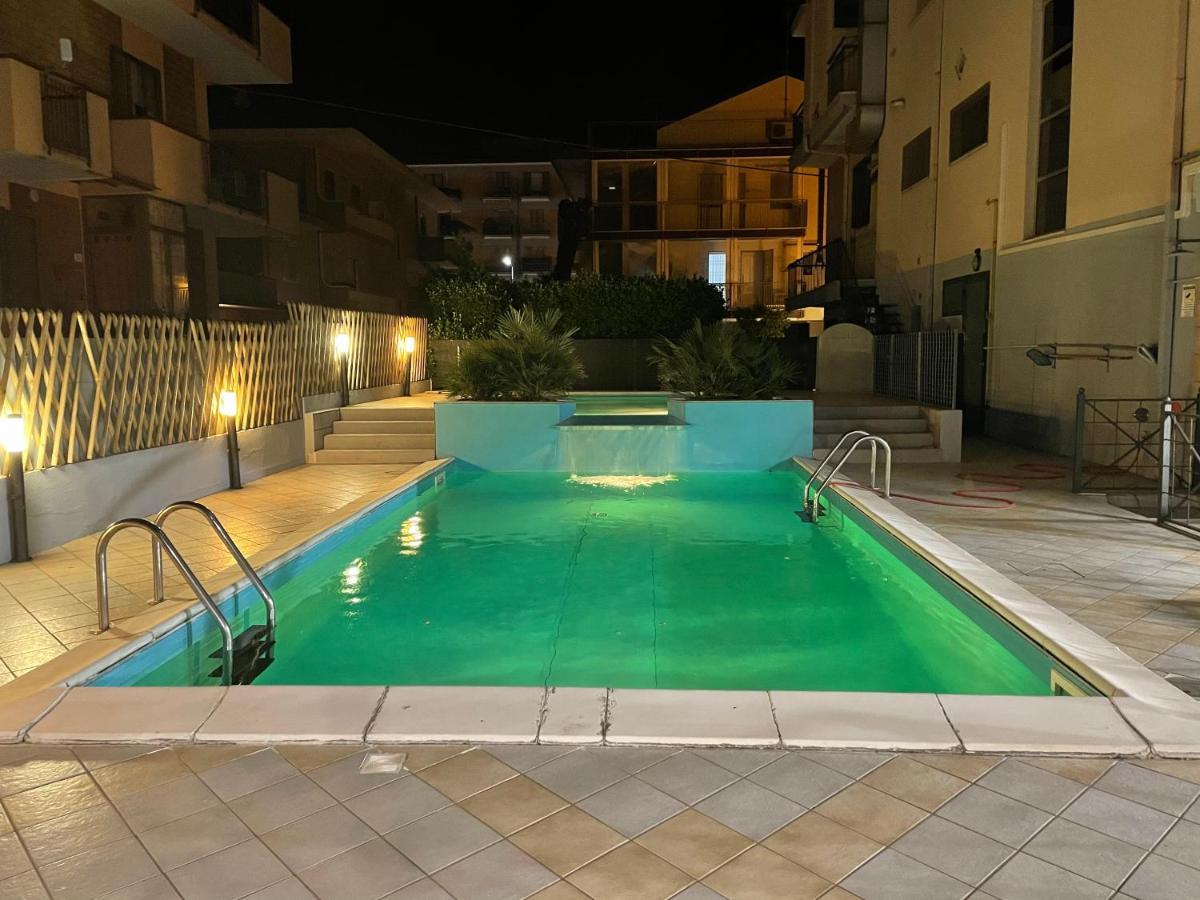 Hotel A Casa Nostra Rimini Exteriör bild