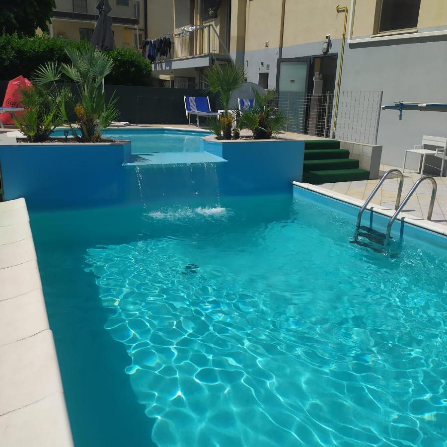 Hotel A Casa Nostra Rimini Exteriör bild