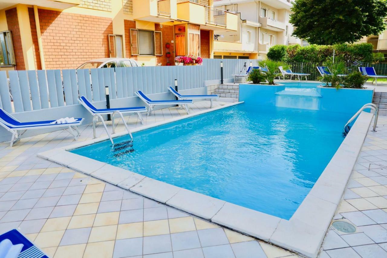 Hotel A Casa Nostra Rimini Exteriör bild